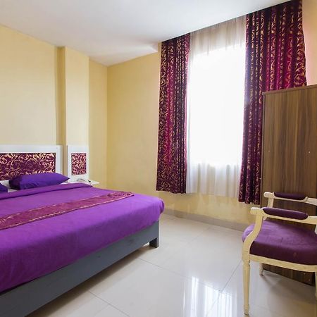 Wijaya Imperial Hotel Baturetno Bagian luar foto