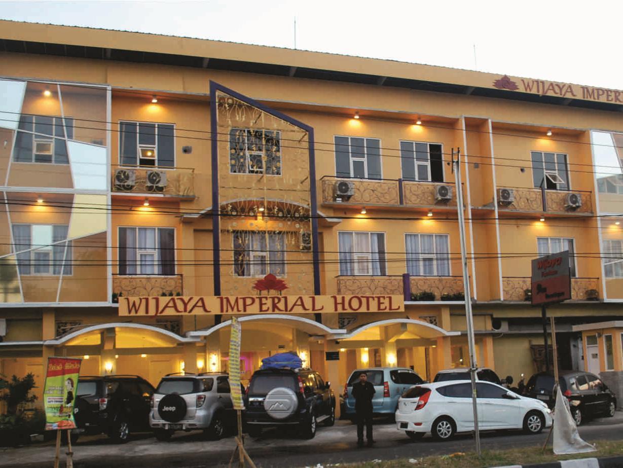 Wijaya Imperial Hotel Baturetno Bagian luar foto