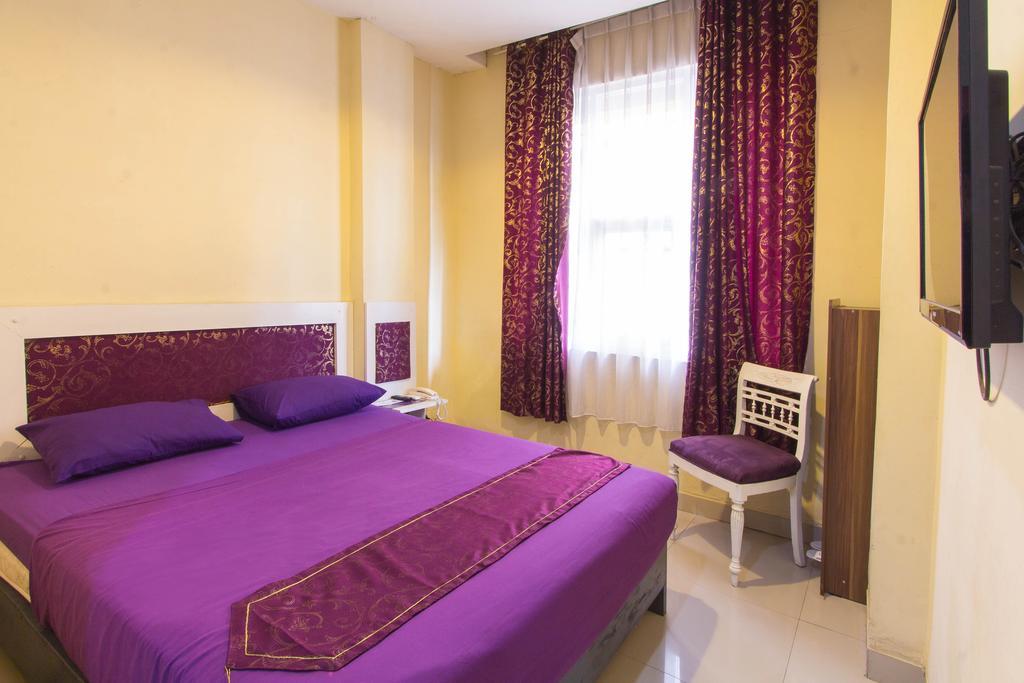 Wijaya Imperial Hotel Baturetno Bagian luar foto