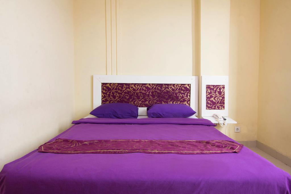 Wijaya Imperial Hotel Baturetno Bagian luar foto