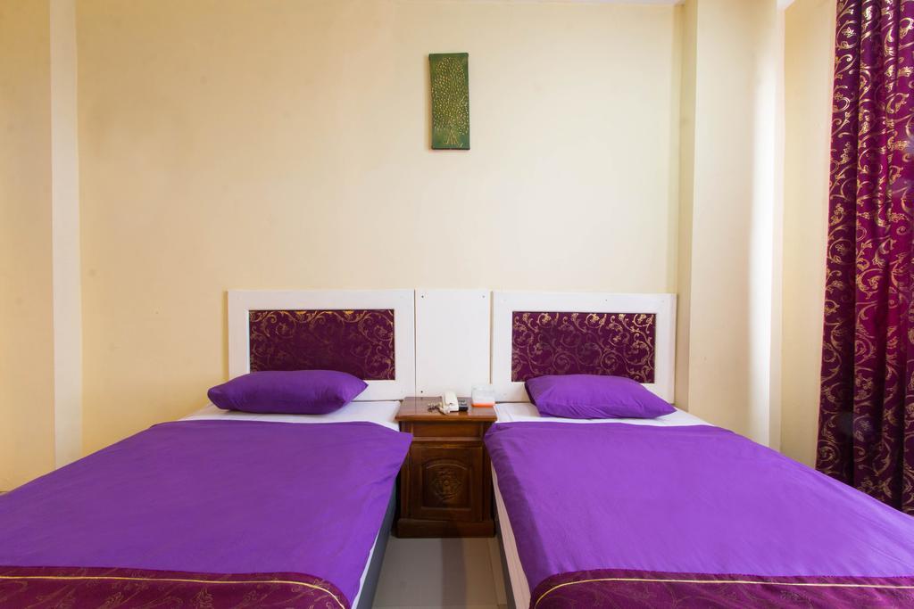 Wijaya Imperial Hotel Baturetno Bagian luar foto