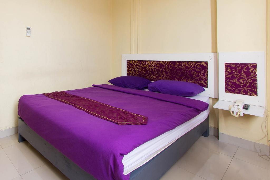 Wijaya Imperial Hotel Baturetno Bagian luar foto