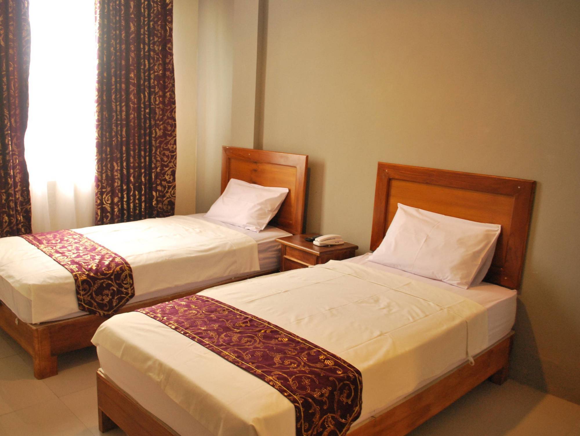 Wijaya Imperial Hotel Baturetno Bagian luar foto